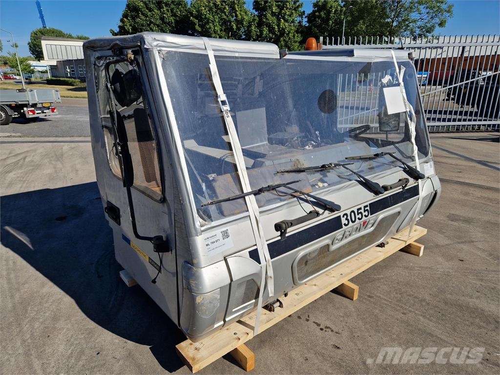 Grove GMK 3055 drivers cabin Cabine en interieur