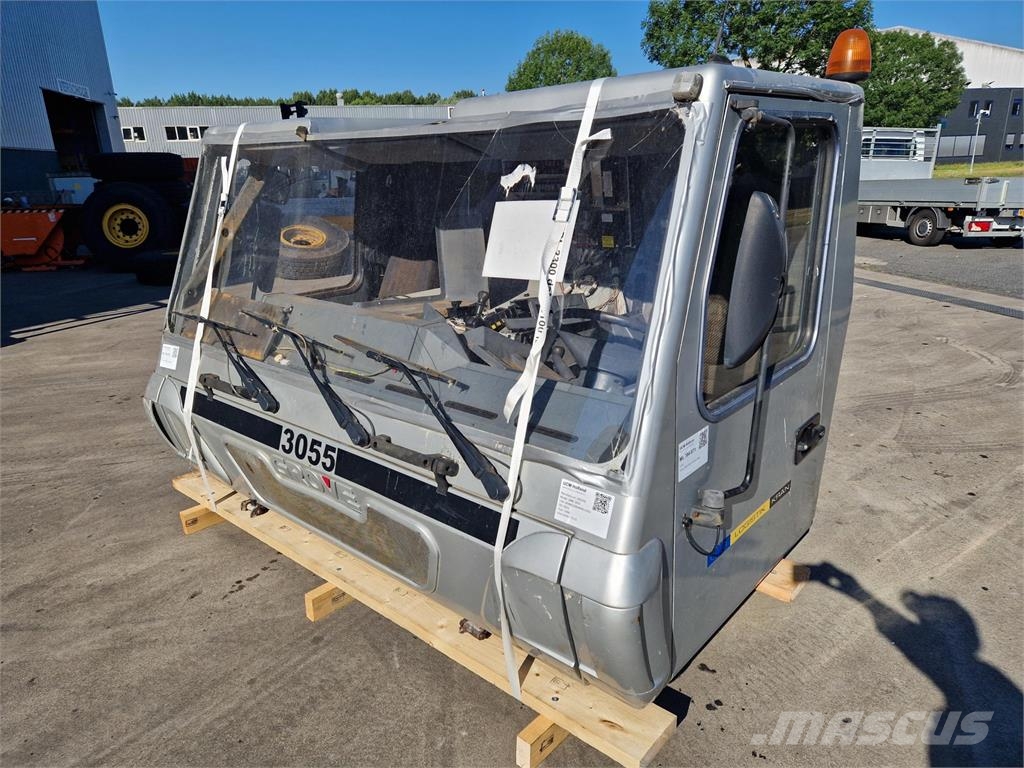 Grove GMK 3055 drivers cabin Cabine en interieur