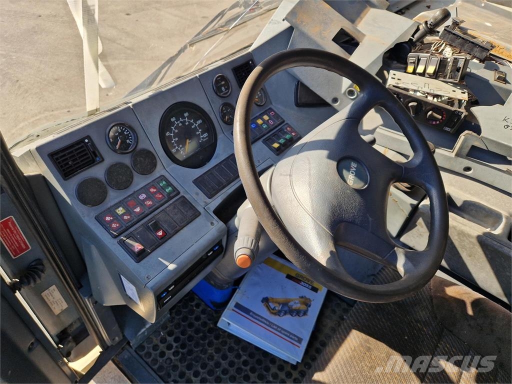 Grove GMK 3055 drivers cabin Cabine en interieur