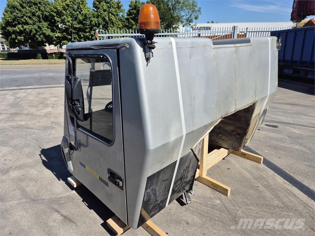 Grove GMK 3055 drivers cabin Cabine en interieur