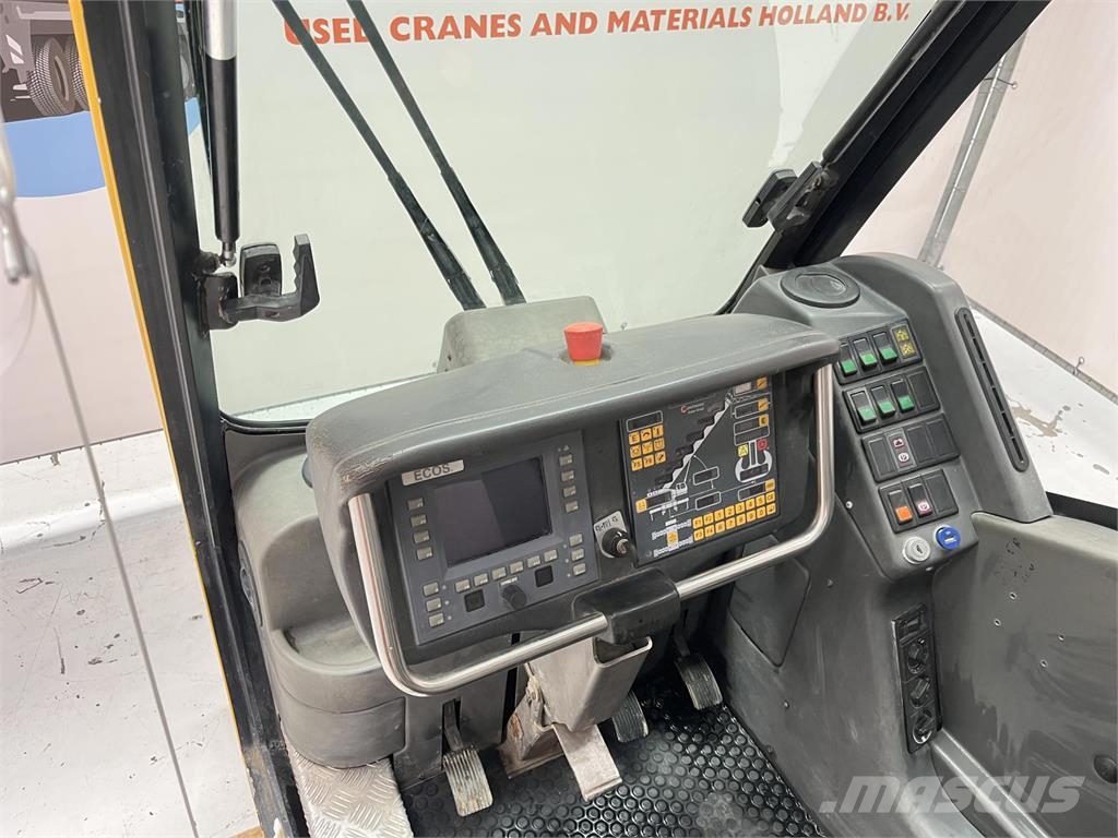Grove GMK 3055 upper cabin Ohjaamo ja sisusta