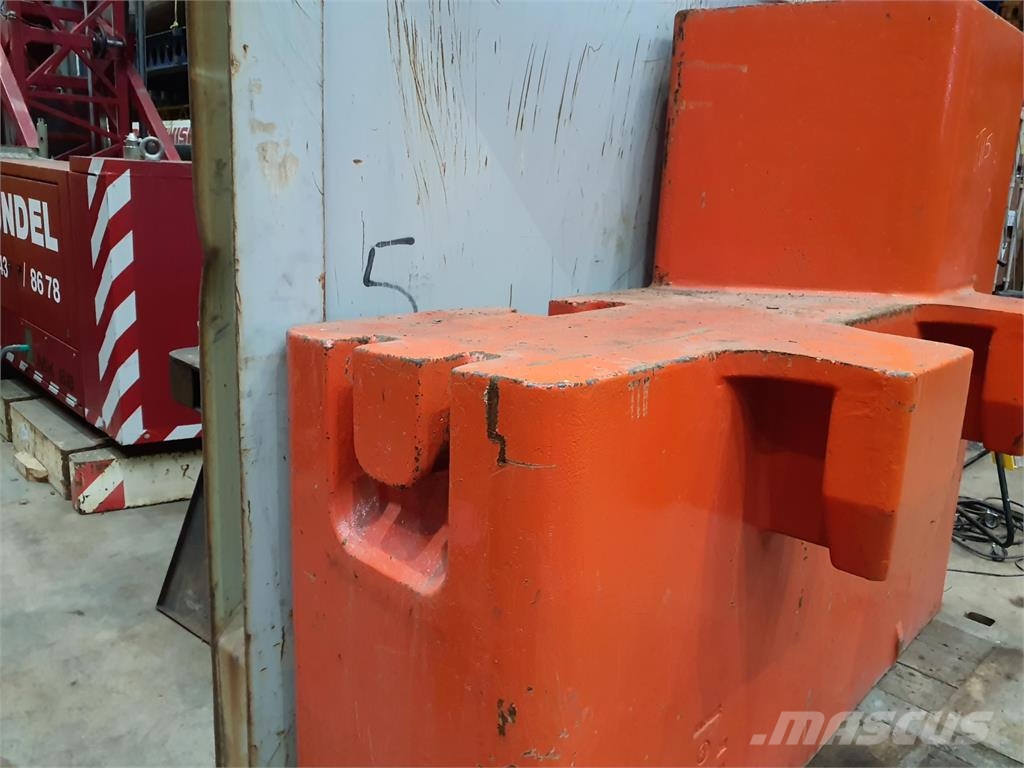 Grove GMK 6250/6300 counterweight 15 ton right side 起重机配件设备