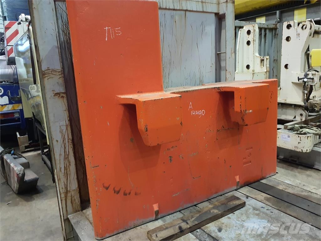 Grove GMK 6250/6300 left side counterweight 15 ton Części do dźwigów oraz wyposażenie