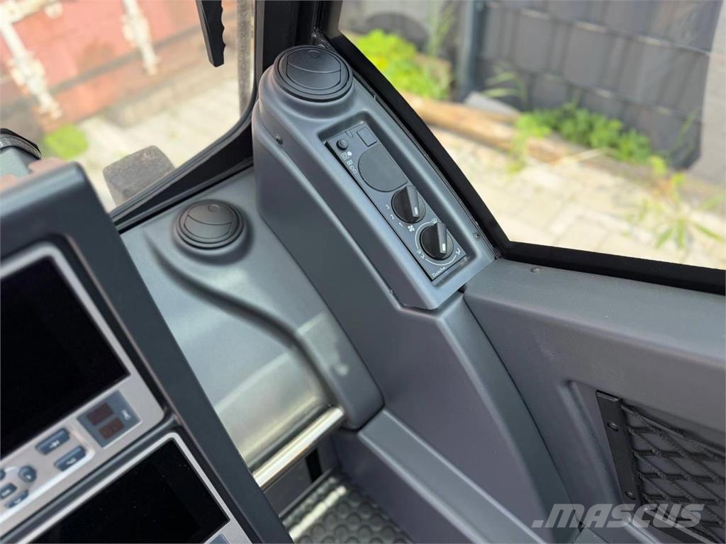 Grove GMK Upper Cabin Cabine en interieur