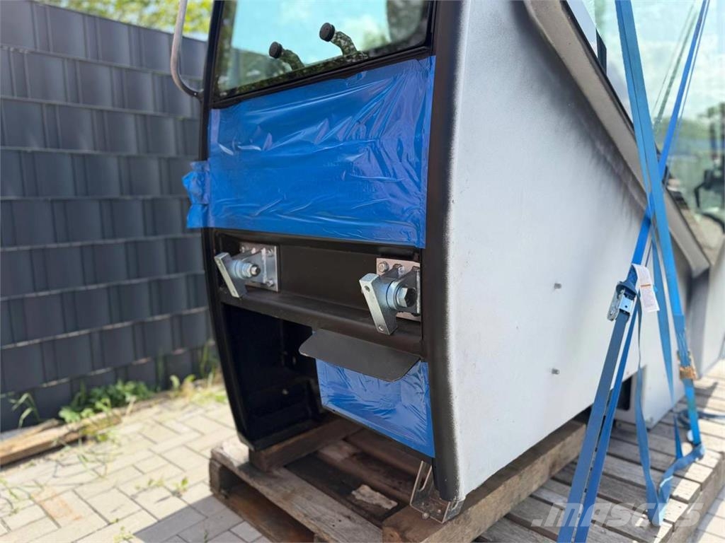 Grove GMK Upper Cabin Cabine en interieur