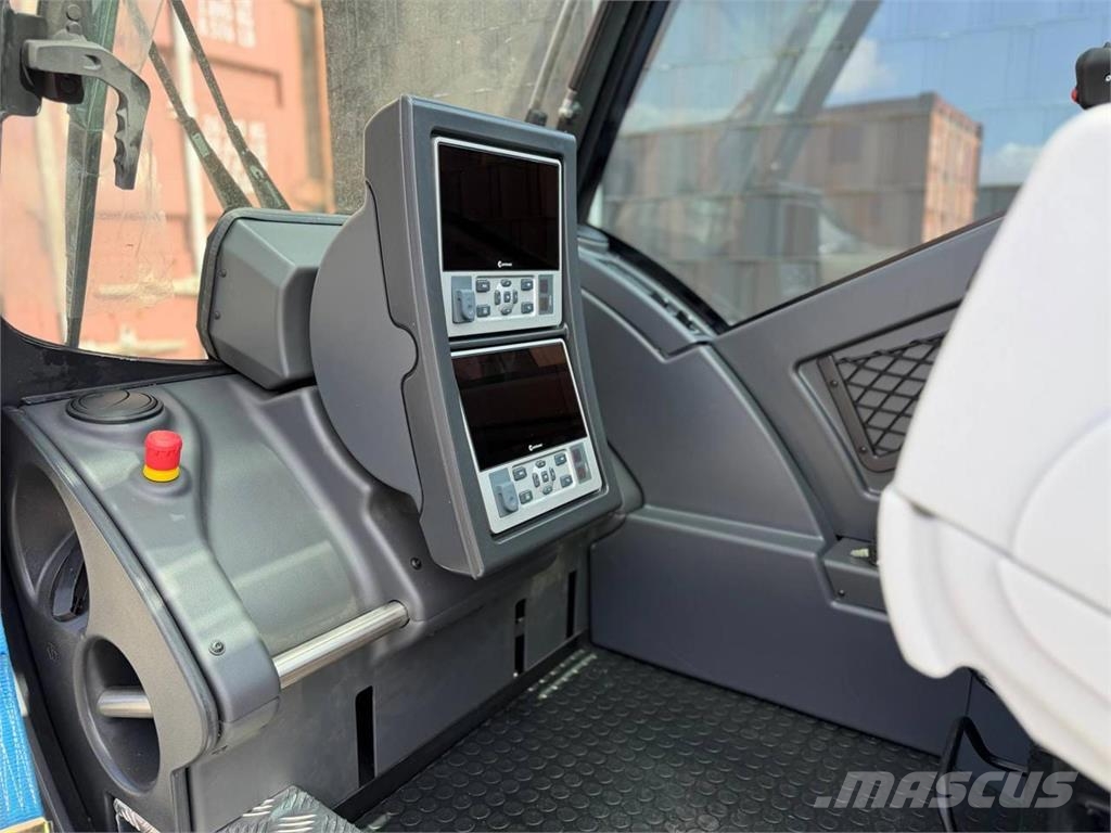 Grove GMK Upper Cabin Cabine en interieur