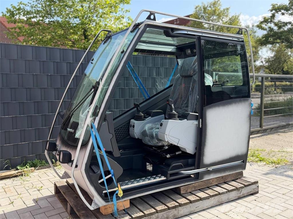 Grove GMK Upper Cabin Cabine en interieur
