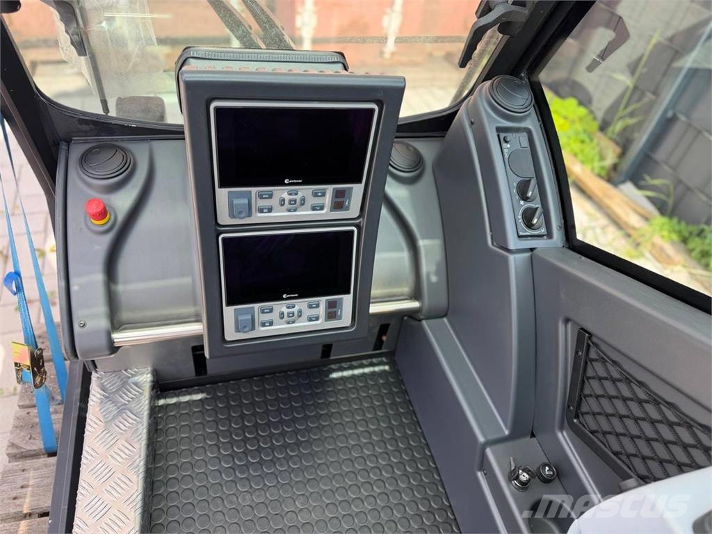 Grove GMK Upper Cabin Cabine en interieur