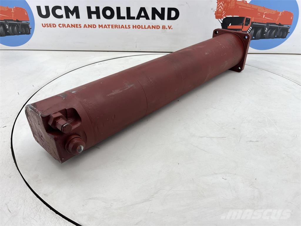 Krupp 25 GMT-AT outrigger cylinder Kran deler og utstyr
