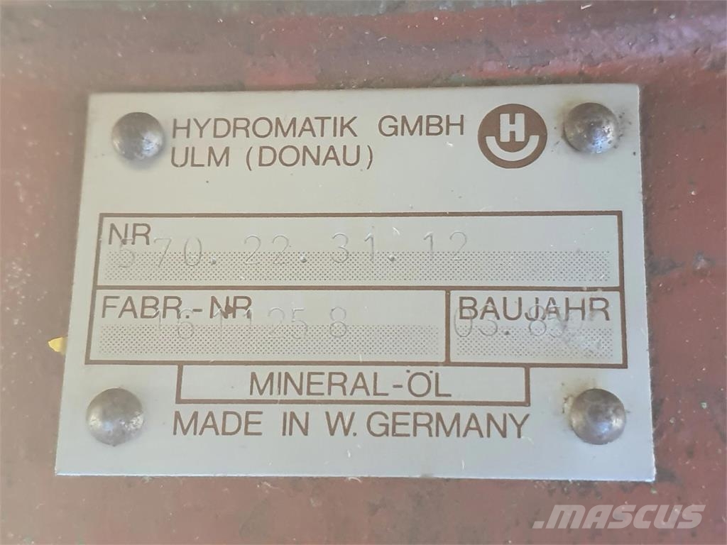Krupp 70 GMT distributor gear box with pump set Delovi i oprema za kran