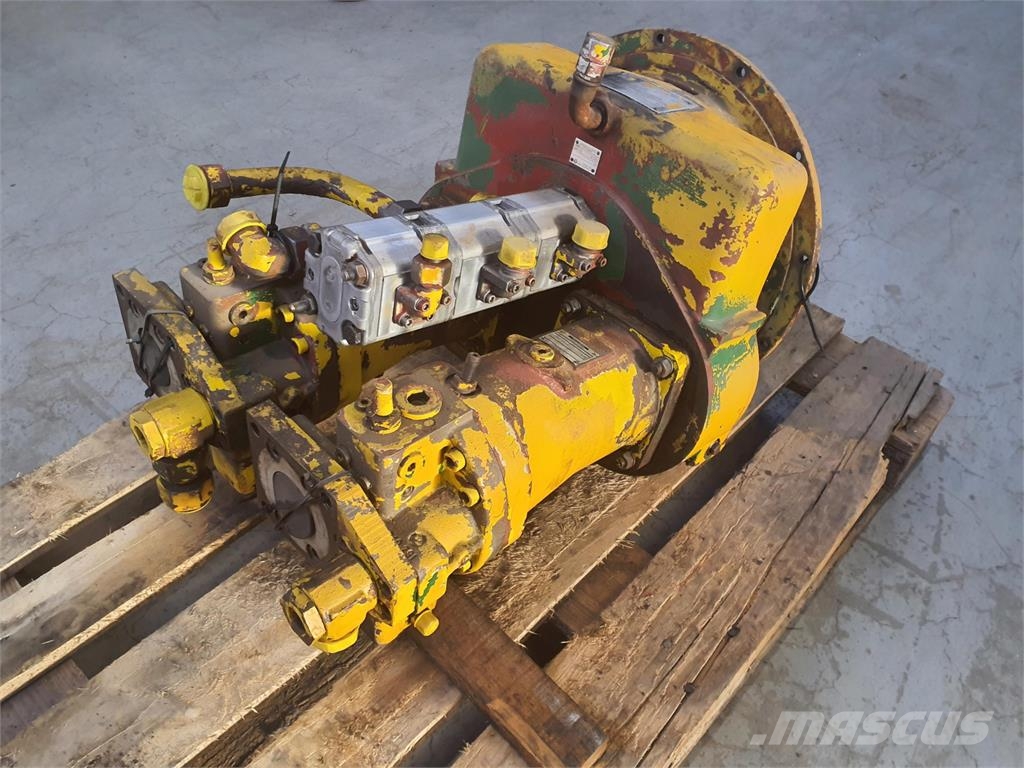 Krupp 70 GMT distributor gear box with pump set Delovi i oprema za kran