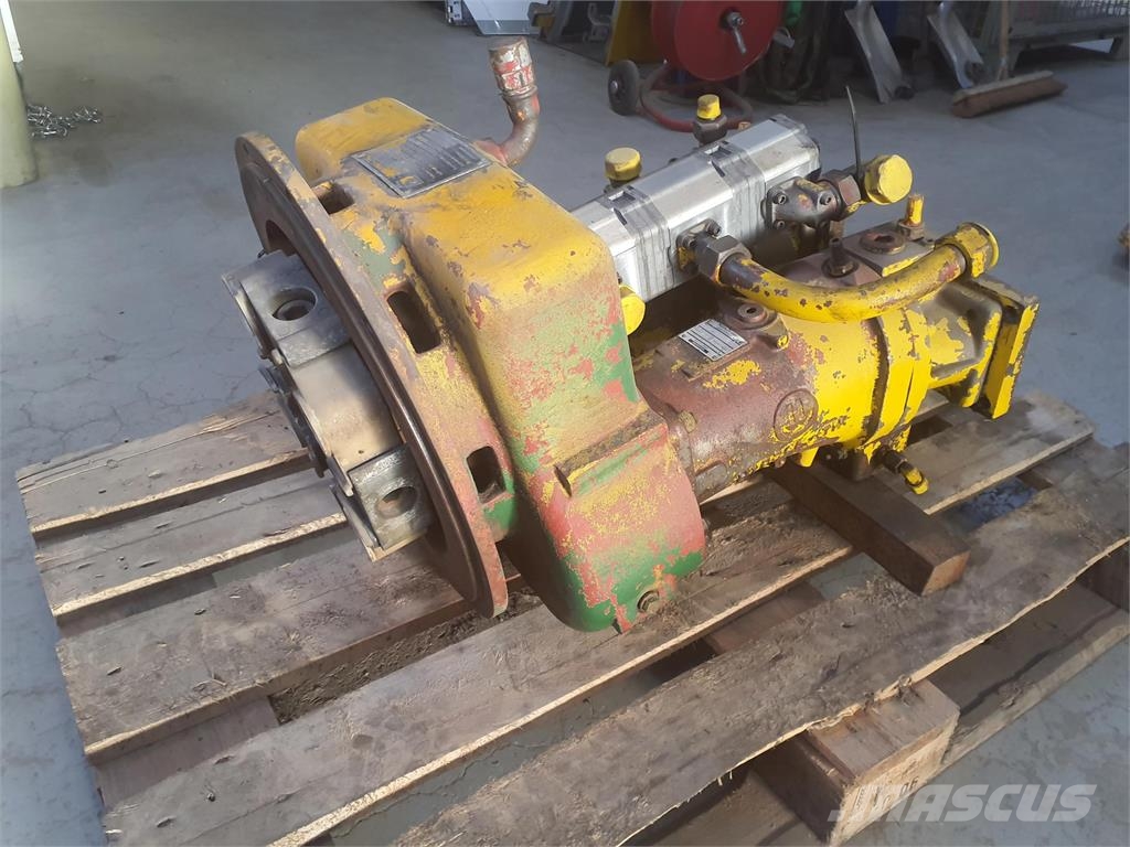 Krupp 70 GMT distributor gear box with pump set Delovi i oprema za kran