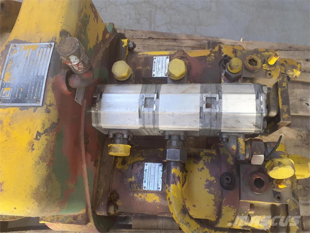 Krupp 70 GMT distributor gear box with pump set Delovi i oprema za kran