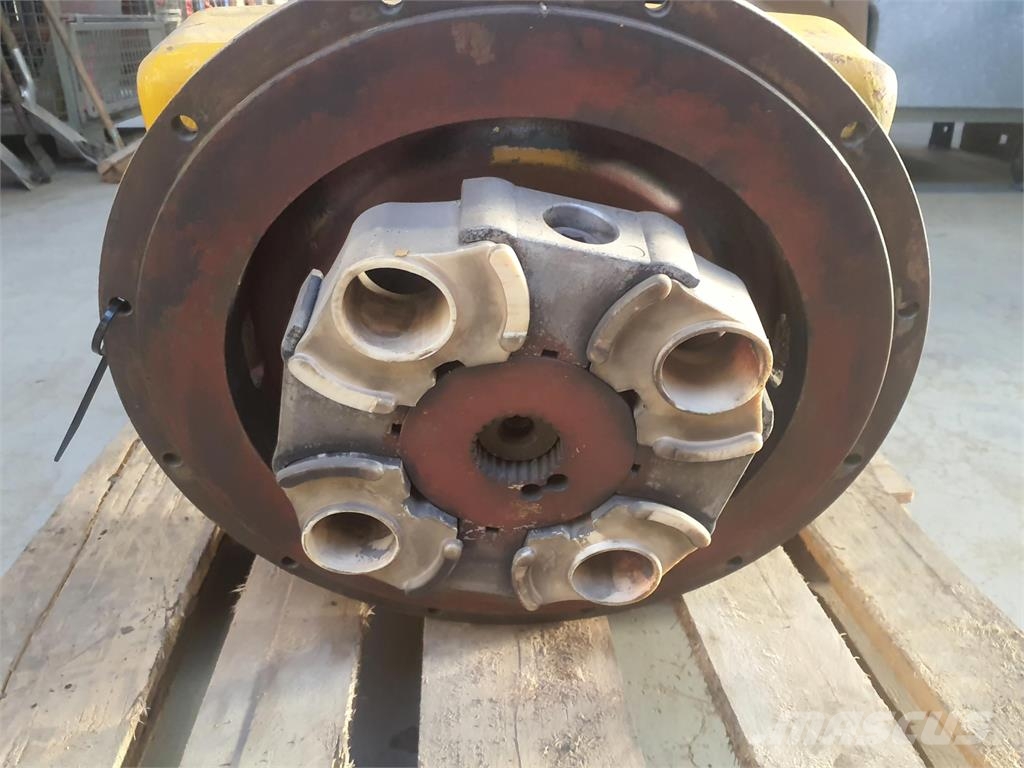 Krupp 70 GMT distributor gear box with pump set Delovi i oprema za kran
