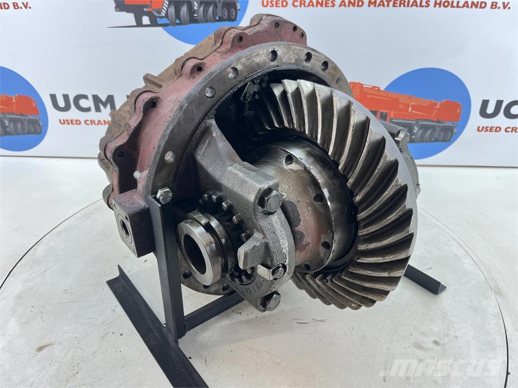 Krupp 70 GMT mid differential 13x35 axle 2 Delovi i oprema za kran