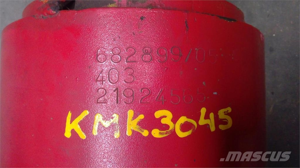 Krupp KMK 3045 boom cylinder Części do dźwigów oraz wyposażenie