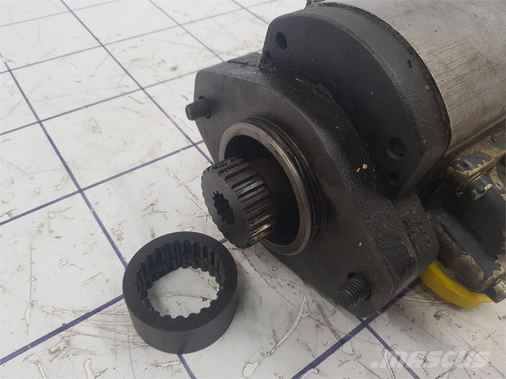 Krupp KMK 3045 four way gear pump Delovi i oprema za kran