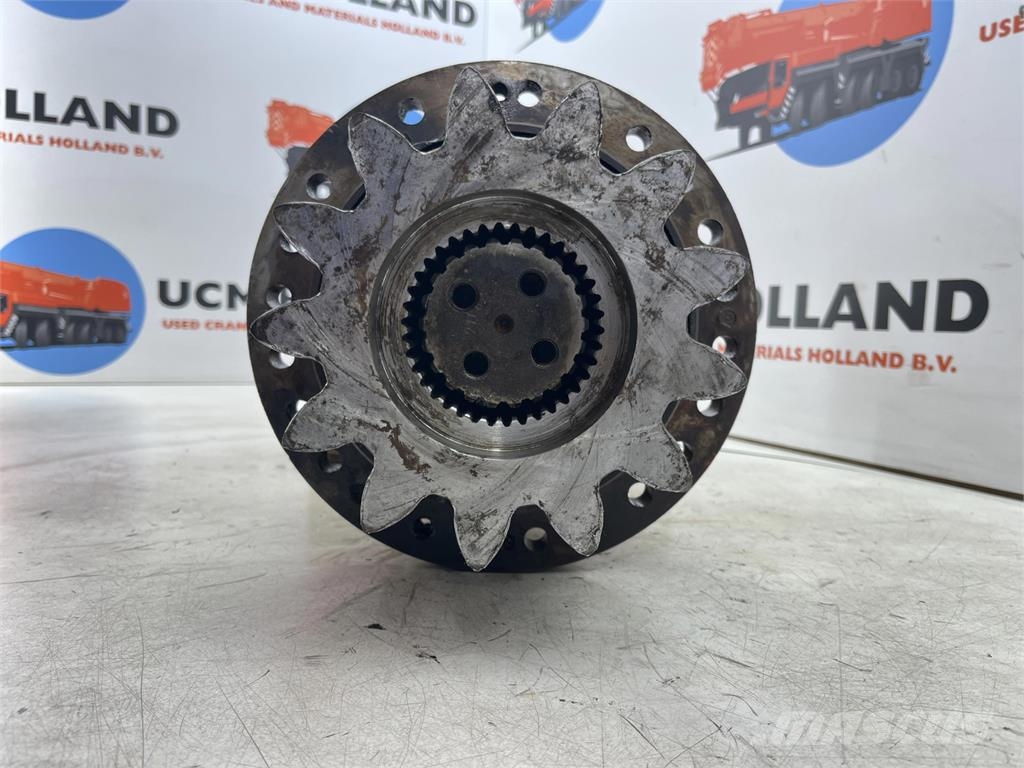 Krupp KMK 3045 slewing gear أجزاء ومعدات رافعات