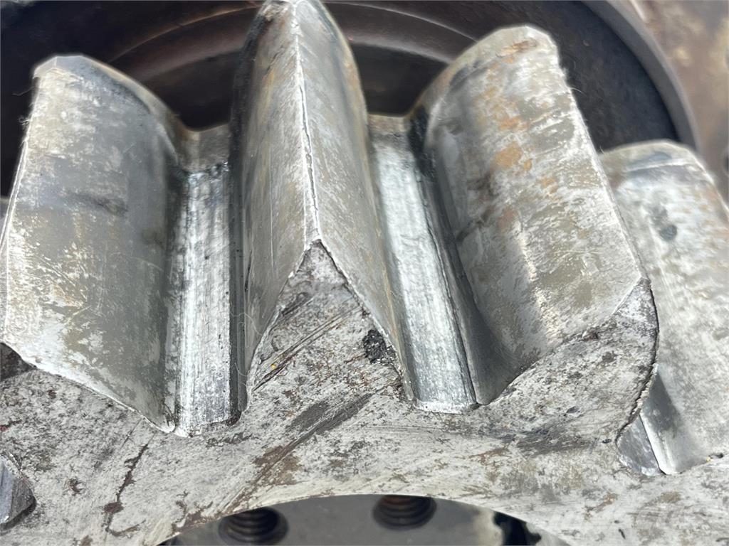 Krupp KMK 3045 slewing gear أجزاء ومعدات رافعات