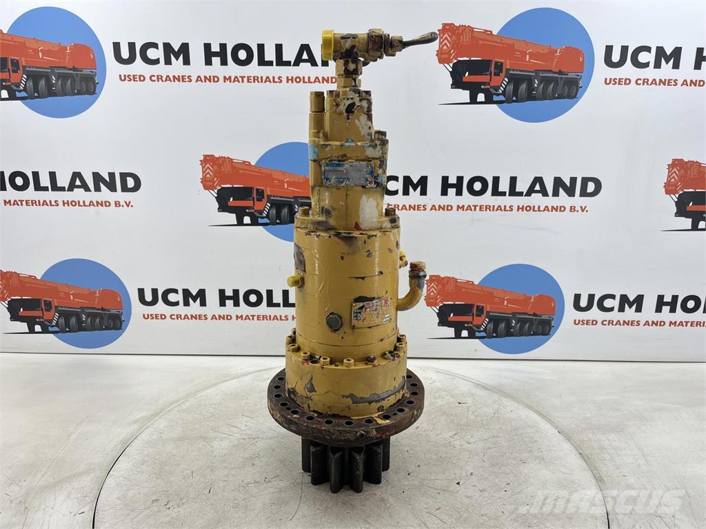 Krupp KMK 3045 slewing gear Piezas y equipos para grúas
