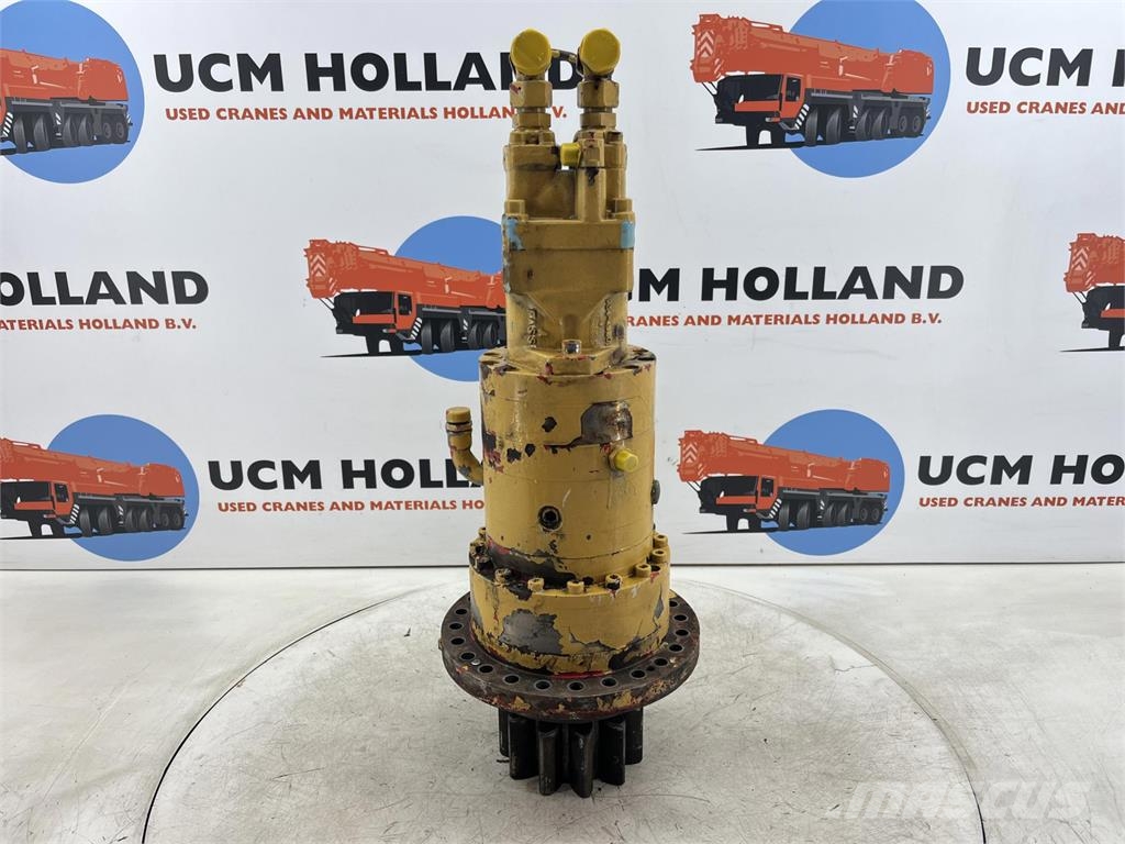 Krupp KMK 3045 slewing gear Piezas y equipos para grúas