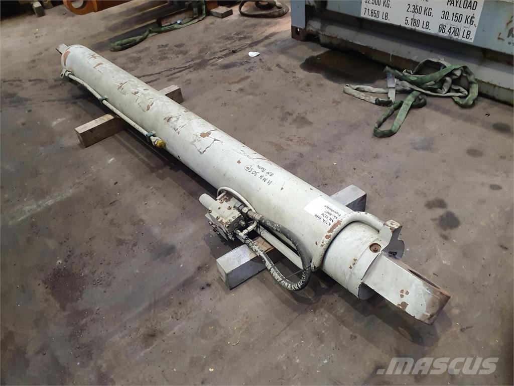 Krupp KMK 3050 Boom cylinder Części do dźwigów oraz wyposażenie