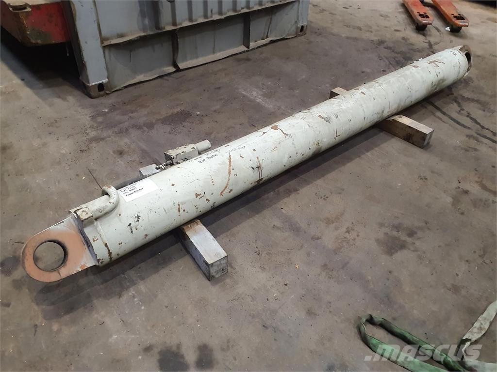 Krupp KMK 3050 Boom cylinder Części do dźwigów oraz wyposażenie
