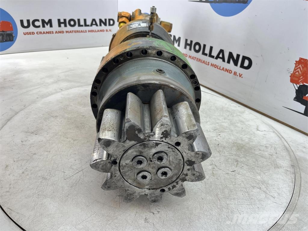 Krupp KMK 5100 Slewing gear Diely a zariadenia žeriavov