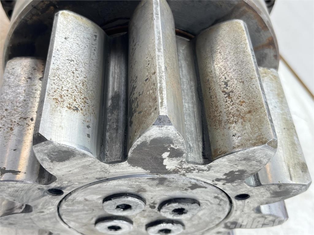 Krupp KMK 5100 Slewing gear Diely a zariadenia žeriavov