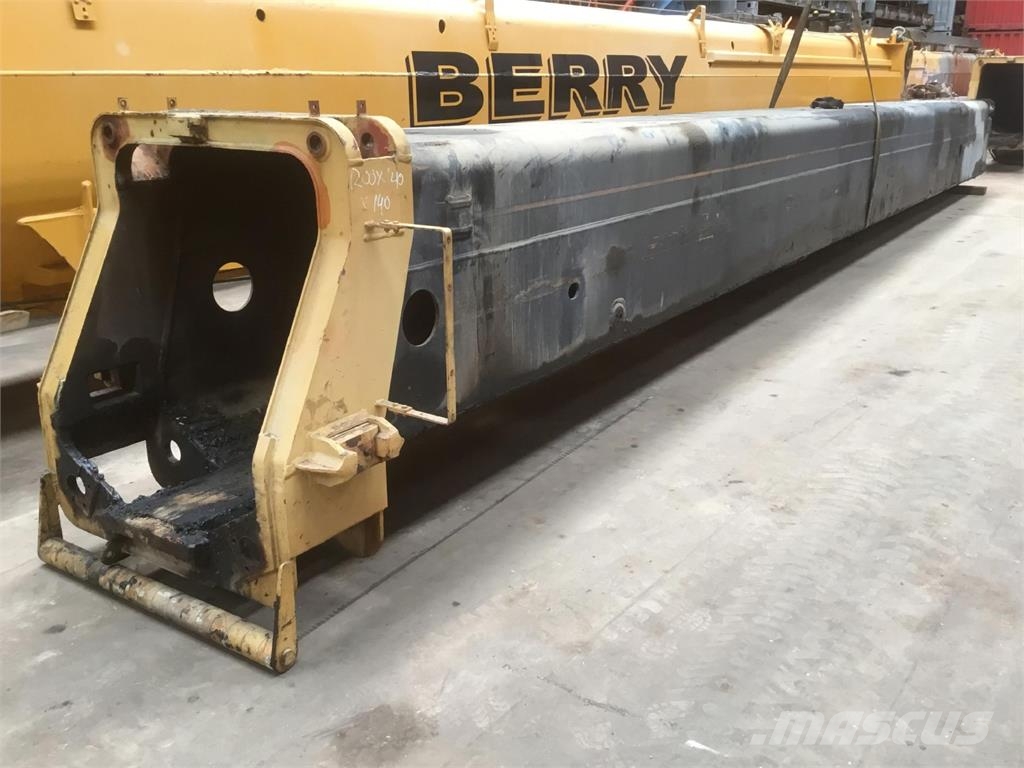 Krupp KMK 5140 5160 telescopic section 1 Delovi i oprema za kran