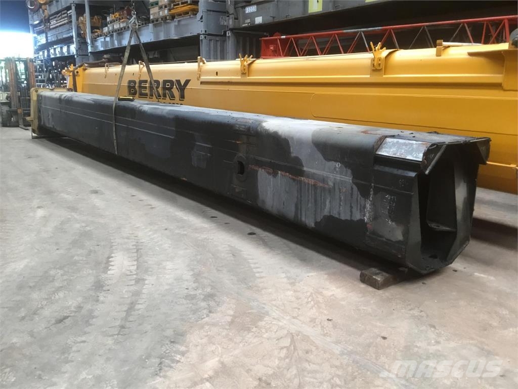 Krupp KMK 5140 5160 telescopic section 1 Delovi i oprema za kran