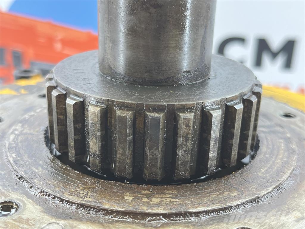 Krupp KMK 8350/350 GMT slewing gear Piezas y equipos para grúas