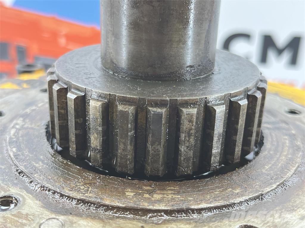 Krupp KMK 8350/350 GMT slewing gear Piezas y equipos para grúas