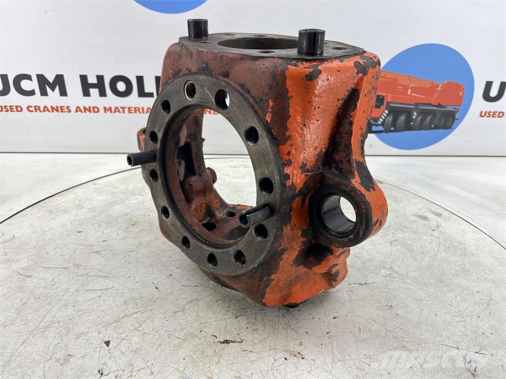 Liebherr LT 1055 Steering knuckle 12 holes axle 1 Hjulaxlar