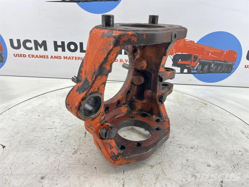 Liebherr LT 1055 Steering knuckle 12 holes axle 1 Hjulaxlar