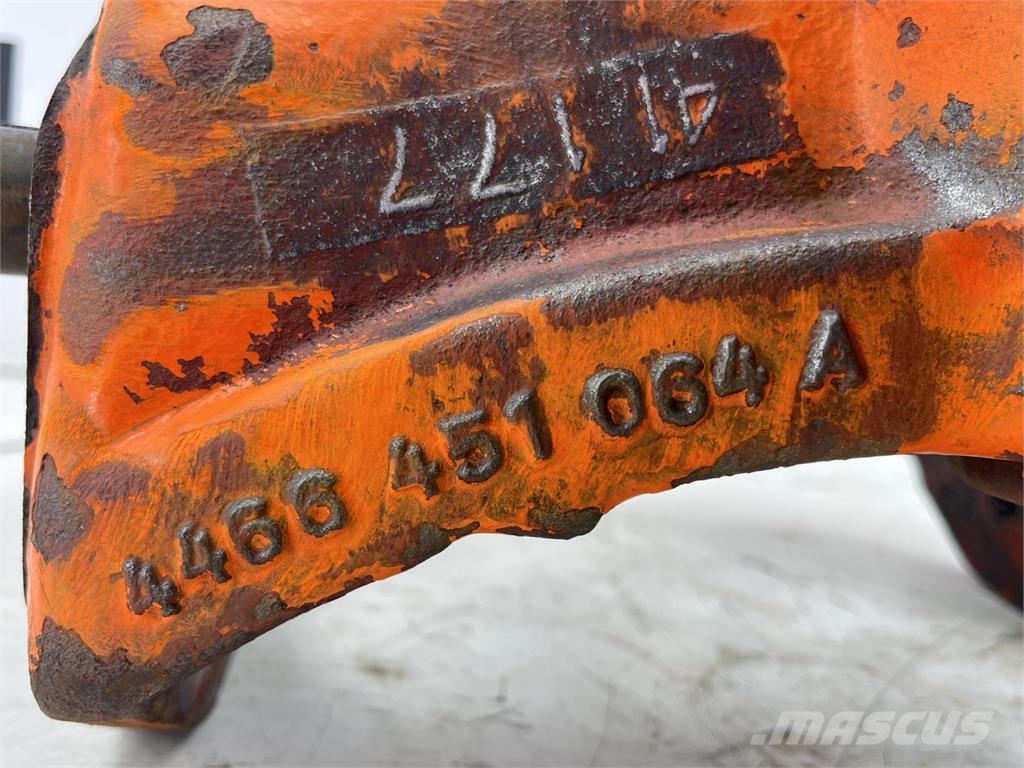 Liebherr LT 1055 Steering knuckle 12 holes axle 1 Hjulaxlar