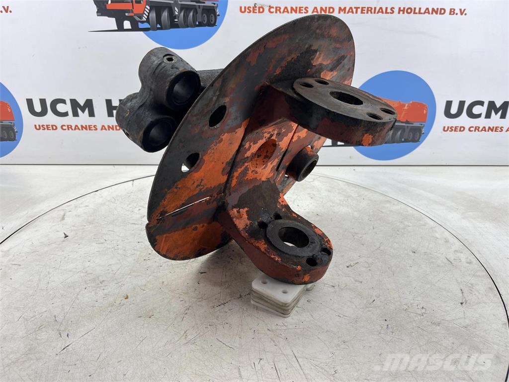 Liebherr LT 1055 Steering knuckle axle 3 Hjulaxlar