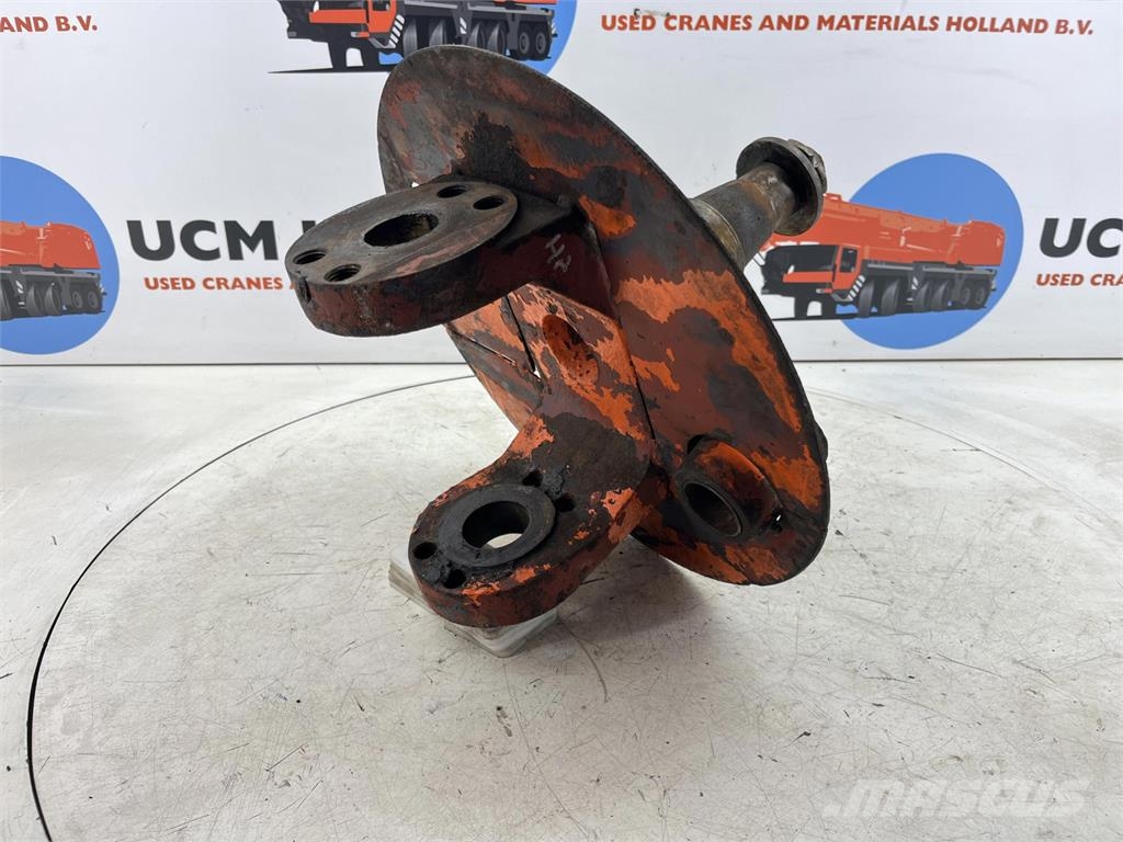 Liebherr LT 1055 Steering knuckle axle 3 Hjulaxlar