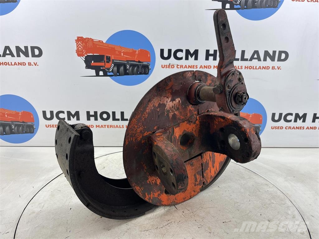 Liebherr LT 1055 Steering knuckle axle 2 Assi