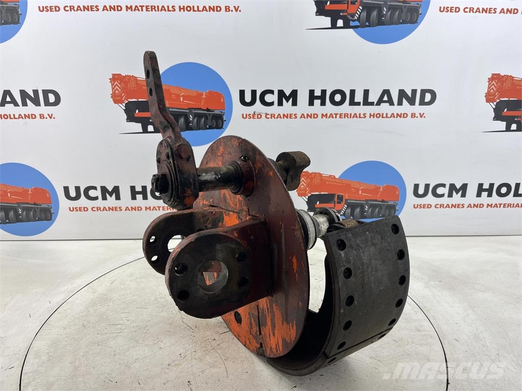 Liebherr LT 1055 Steering knuckle axle 2 Assi
