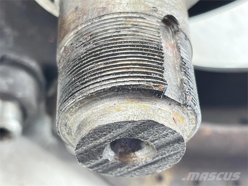 Liebherr LT 1055 Steering knuckle axle 2 Assi