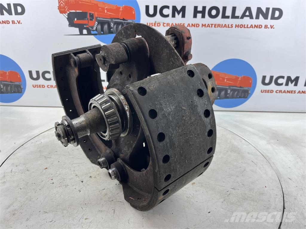 Liebherr LT 1055 Steering knuckle axle 2 Hjulaxlar