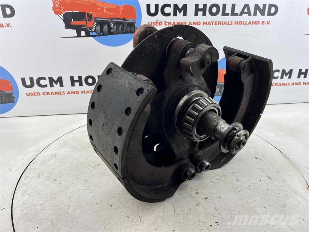 Liebherr LT 1055 Steering knuckle axle 2 Hjulaxlar