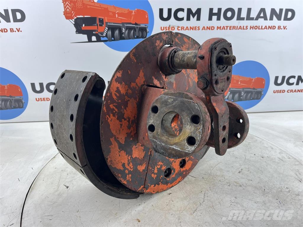 Liebherr LT 1055 Steering knuckle axle 2 Hjulaxlar