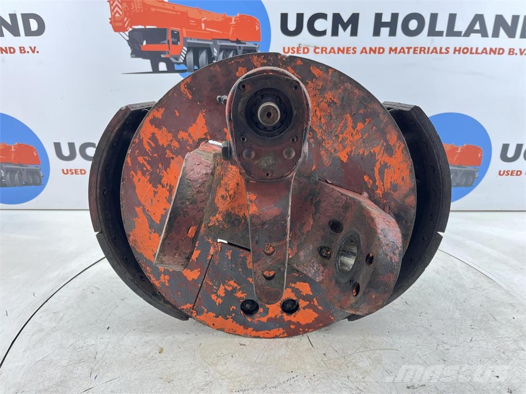 Liebherr LT 1055 Steering knuckle axle 2 Hjulaxlar