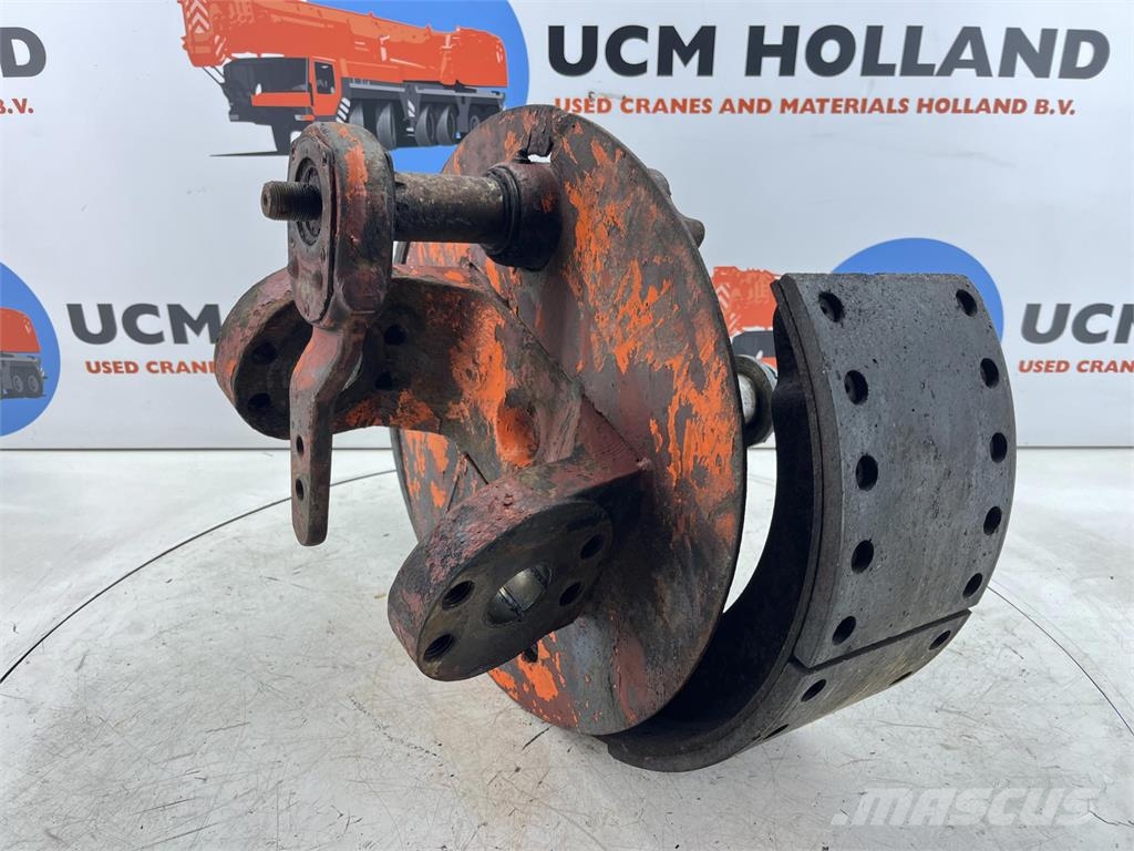 Liebherr LT 1055 Steering knuckle axle 2 Hjulaxlar
