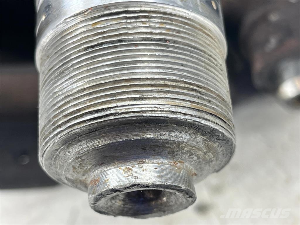Liebherr LT 1055 Steering knuckle axle 2 Hjulaxlar
