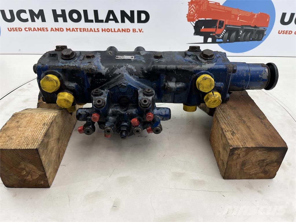 Liebherr LT 1090 steering box 180bar Kranen onderdelen en gereedschap