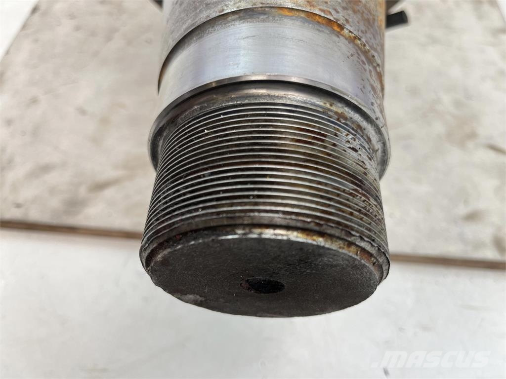 Liebherr LT 1090 Steering knuckle 16 holes Osovine