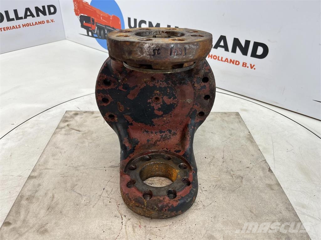 Liebherr LT 1090 Steering knuckle 16 holes Osovine
